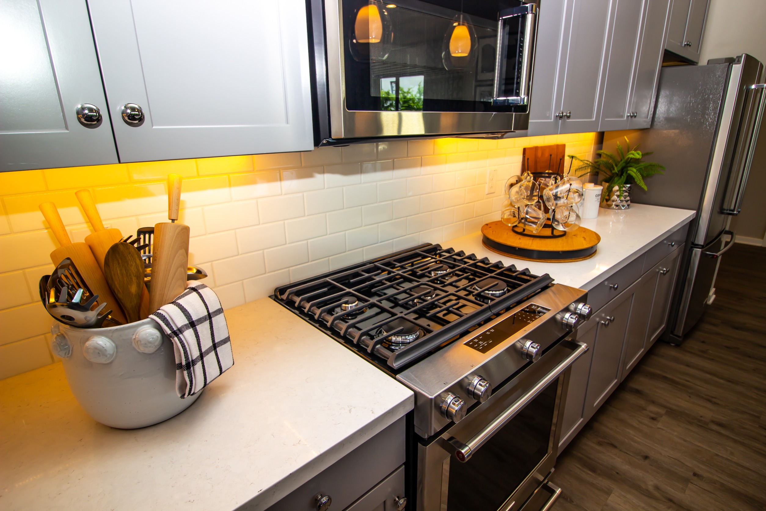 Kitchen counter with under-cabinet lighting
